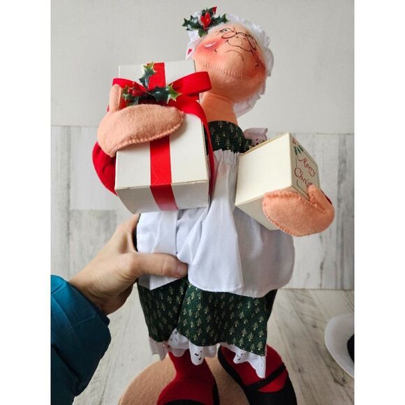 Annalee Mrs Claus presents vintage 1992 large 19 in figurine statue Xmas decor - Picture 8 of 9